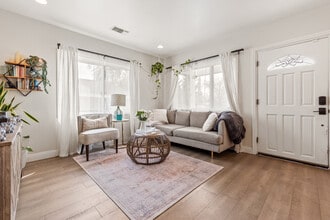 529 Isabel St in Los Angeles, CA - Building Photo - Building Photo