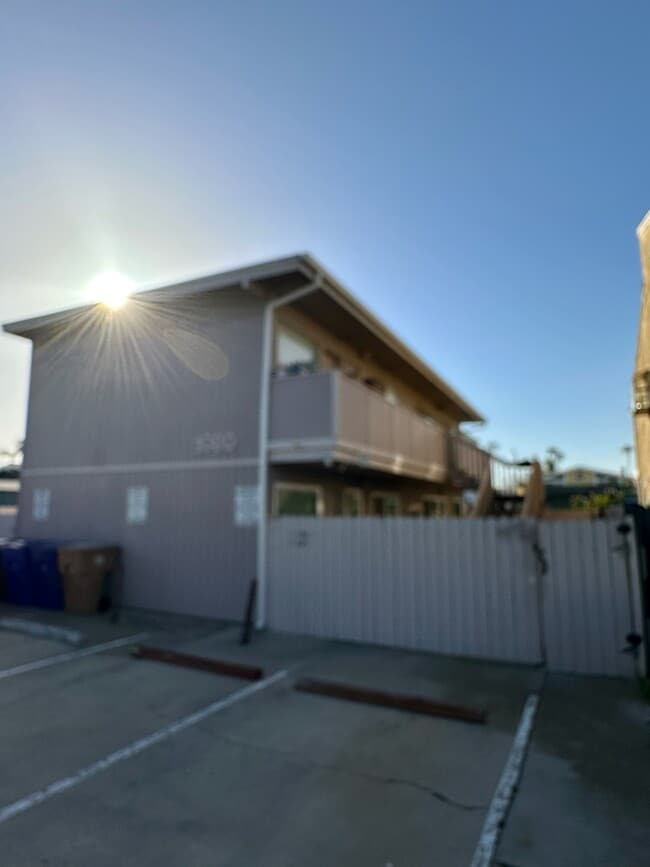 1080 Dover Ln, Unit Z in Ventura, CA - Building Photo - Building Photo