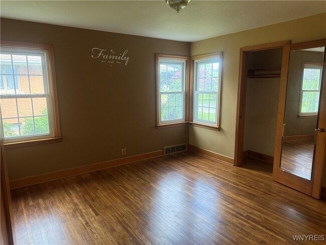 8946 Rivershore Dr in Niagara Falls, NY - Building Photo - Building Photo
