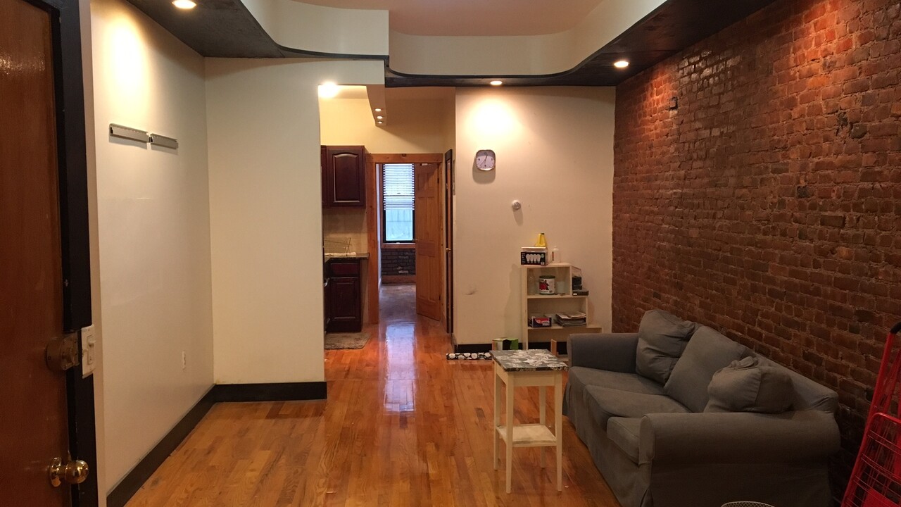 399 Linden St in Brooklyn, NY - Building Photo