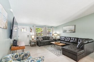 1818 Indian Rocks Rd in Largo, FL - Building Photo - Building Photo