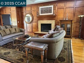 102 Overhill Rd in Orinda, CA - Building Photo