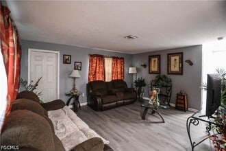 2406 Linhart Ave in Ft. Myers, FL - Building Photo - Building Photo