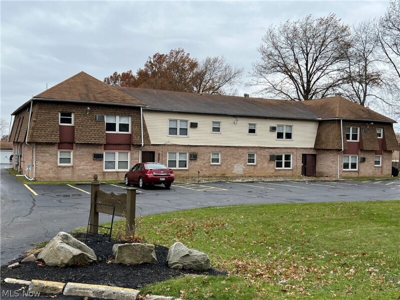 637 Wendy Pl-Unit -14 in Cortland, OH - Building Photo