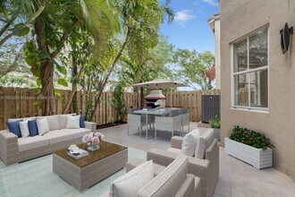 4882 NW 108th Psge in Doral, FL - Building Photo - Building Photo