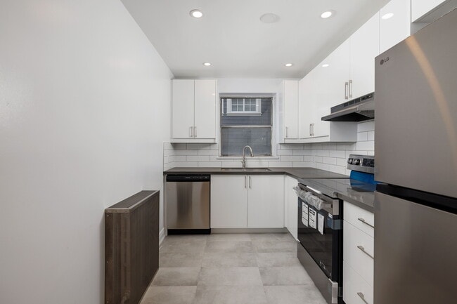 83 Wilson St in Oakville, ON - Building Photo - Building Photo