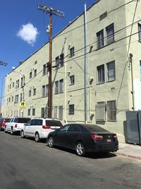 2108 Maple Ave in Los Angeles, CA - Foto de edificio - Building Photo