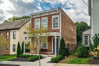 4 N Circular St in Saratoga Springs, NY - Building Photo - Building Photo