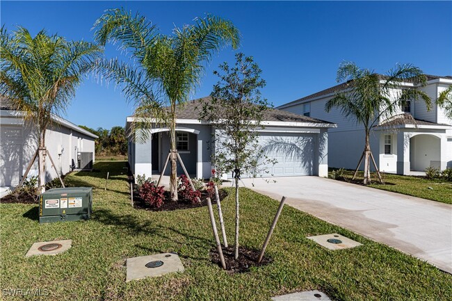 20042 Green Pasture Rd in Lehigh Acres, FL - Building Photo - Building Photo