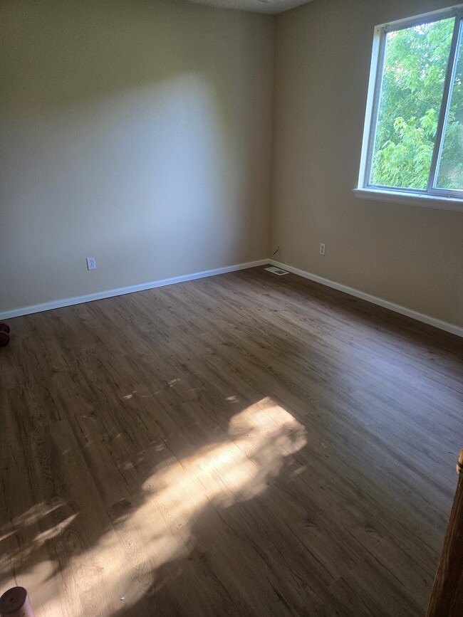 property at 4415 Perth Cir