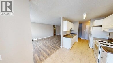 10105-10107 107 Ave in Grande Prairie, AB - Building Photo - Building Photo