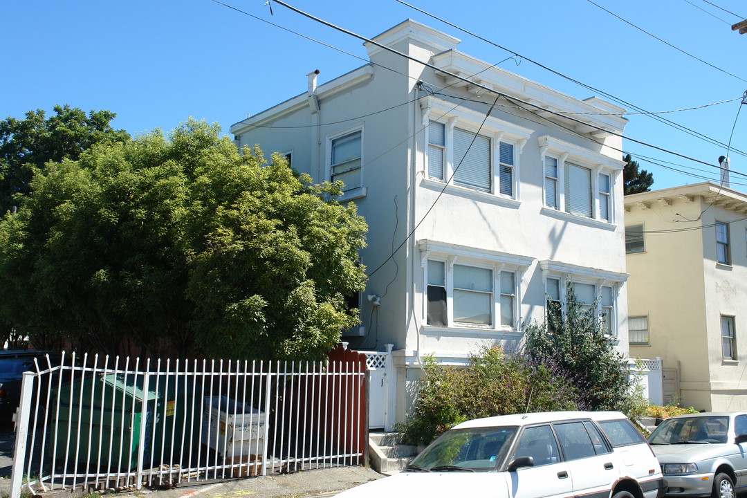 496 41st St in Oakland, CA - Building Photo