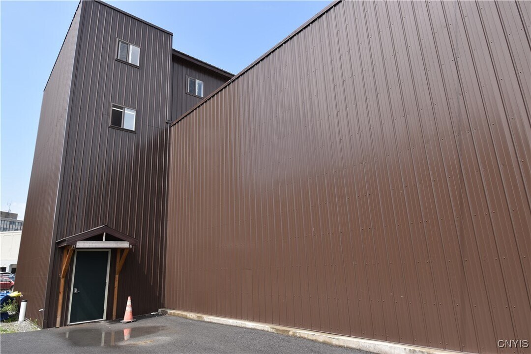 170 Court St in Watertown, NY - Building Photo