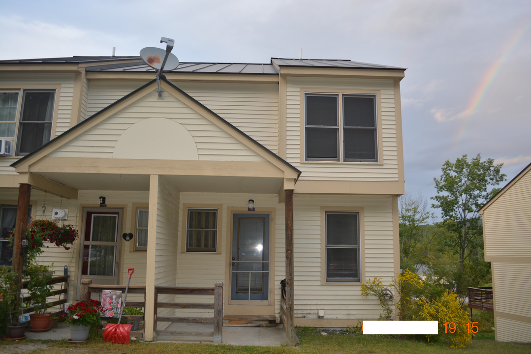 35 Potter Ln, Unit Lakeview Condo in Enfield, NH - Foto de edificio