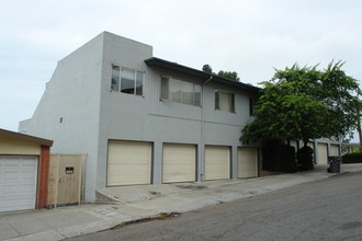 Off Broadway Apartments in Oakland, CA - Building Photo - Building Photo