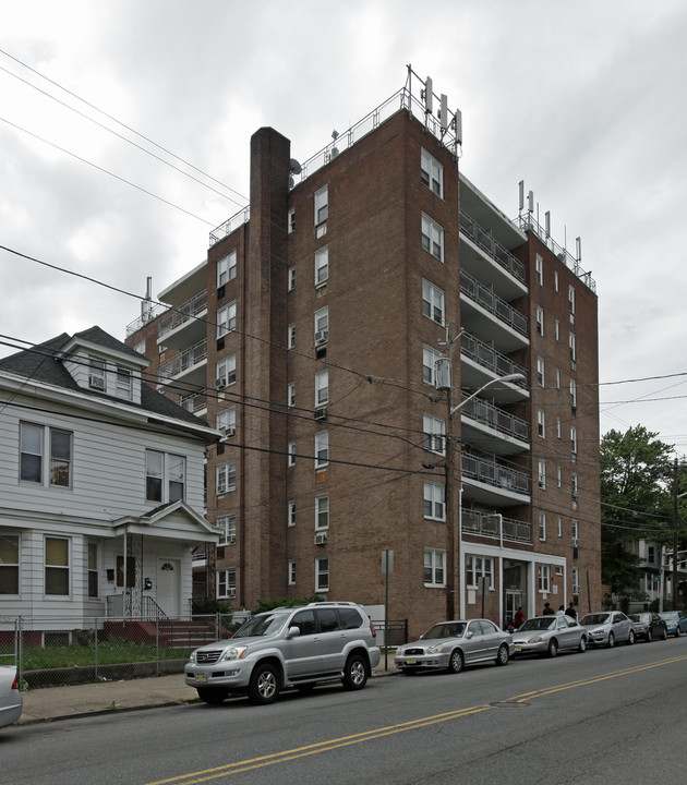 486-490 Park Ave in Paterson, NJ - Building Photo