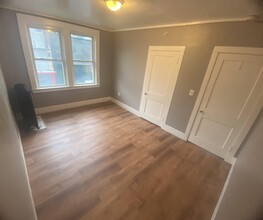5 School St-Unit -3 in Claremont, NH - Foto de edificio - Building Photo