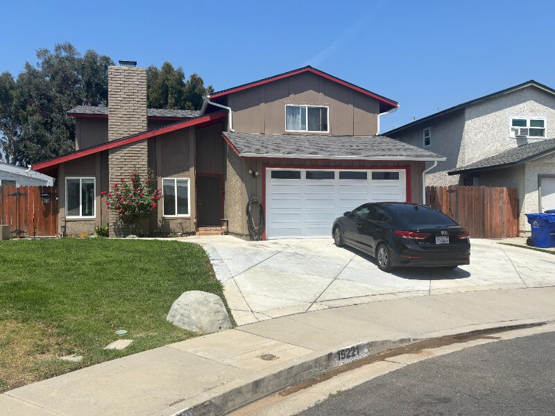 15221 Polly Ave in Lawndale, CA - Building Photo