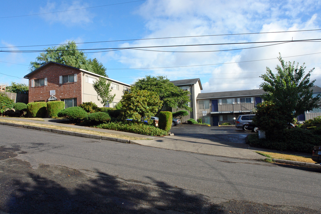 Cambridge Square Apartments in Portland, OR - Building Photo