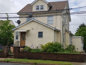 269 N 1st Ave in Manville, NJ - Building Photo - Building Photo