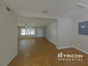 11685 Sands Ave in Jacksonville, FL - Building Photo - Building Photo
