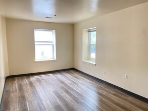 4046 Ogden St, Unit C in Philadelphia, PA - Foto de edificio - Building Photo