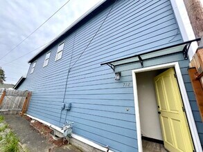 712 W Fourth Plain Blvd in Vancouver, WA - Building Photo - Building Photo