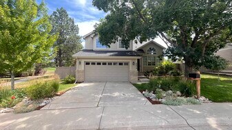 5870 S Rock Creek Dr in Castle Rock, CO - Building Photo