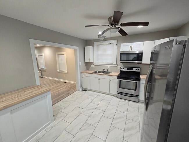 160 W Seaview Ave in Norfolk, VA - Foto de edificio - Building Photo