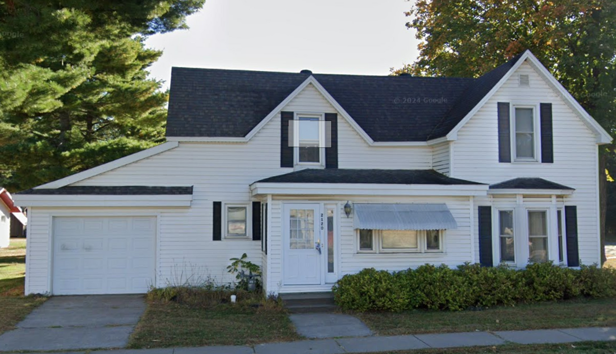 2120 Broadway St S in Menomonie, WI - Foto de edificio