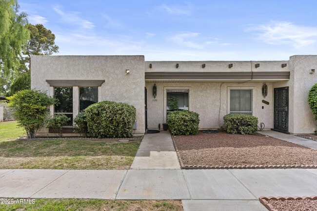 property at 1725 N Miller Rd