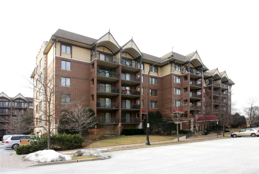 Clocktower Condominiums in Mount Prospect, IL - Building Photo