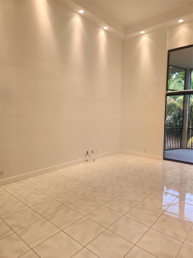 20347 W Country Club Dr in Aventura, FL - Building Photo - Building Photo