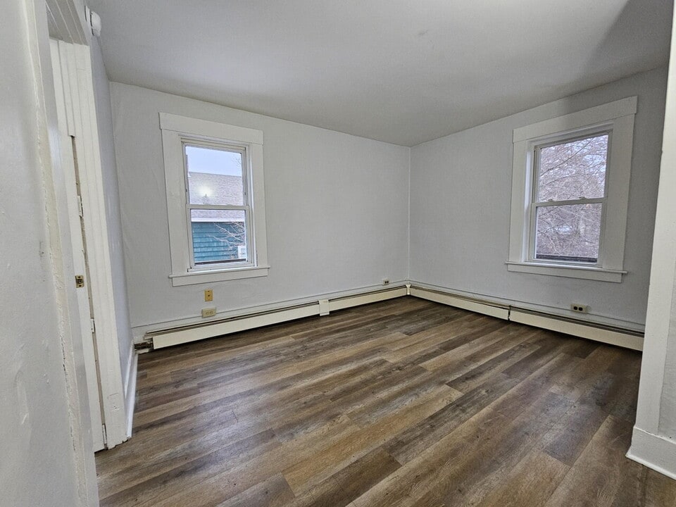14 Pleasant St in Sanford, ME - Building Photo