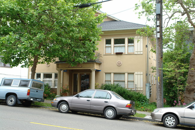 2572 Le Conte Ave in Berkeley, CA - Building Photo - Building Photo