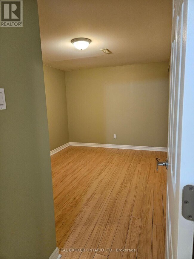 138 Archdekin Dr in Brampton, ON - Building Photo - Building Photo