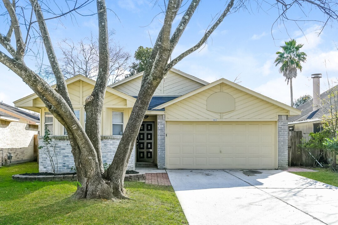 3823 Ebury Dr in Houston, TX - Building Photo