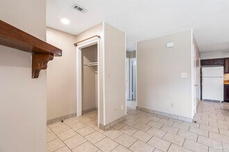 6366 W Fairfield Dr in Pensacola, FL - Foto de edificio - Building Photo