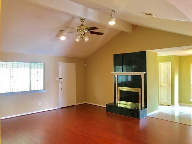 3330 Creek Grove Dr in Houston, TX - Building Photo - Building Photo