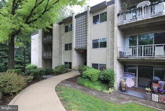 12307 Braxfield Ct, Unit 5 in North Bethesda, MD - Foto de edificio - Building Photo