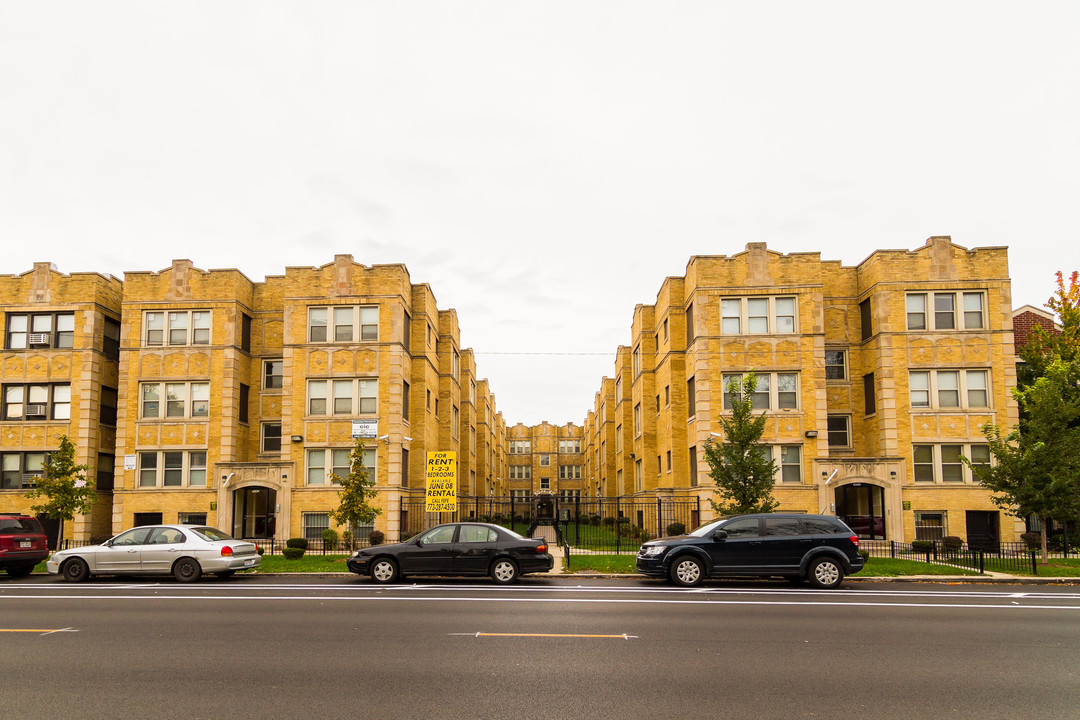 5032 W Washington Blvd in Chicago, IL - Foto de edificio