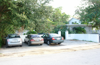 745 NE 122nd St in Miami, FL - Building Photo - Building Photo