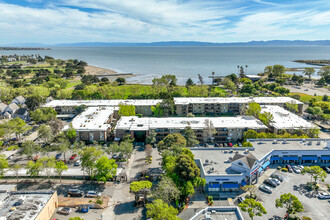 Park Webster Condominiums in Alameda, CA - Building Photo - Building Photo