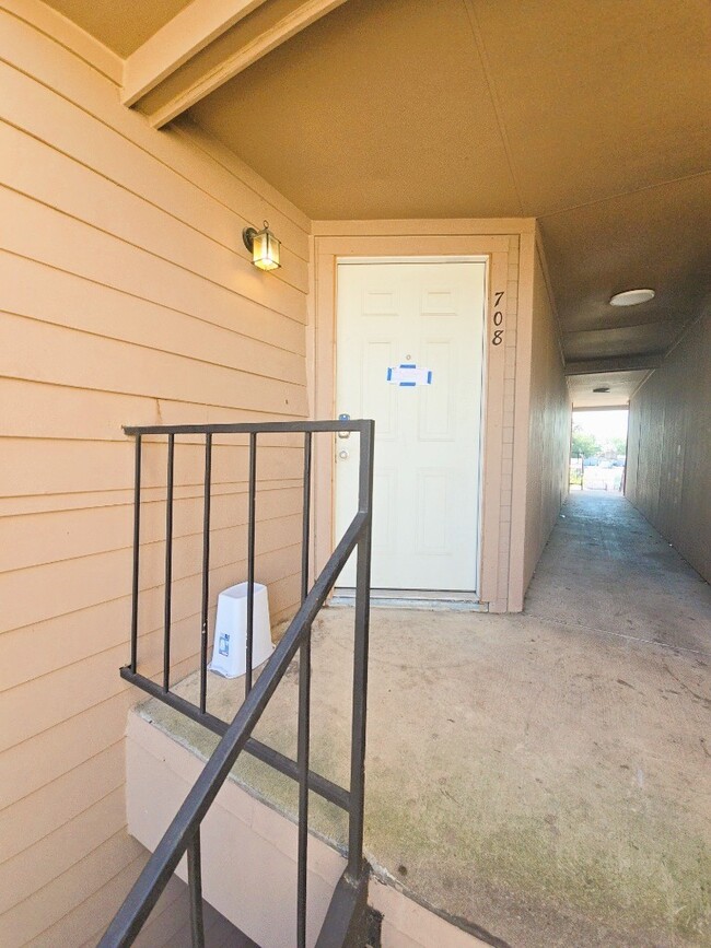 10101 S Gessner Rd in Houston, TX - Building Photo - Building Photo