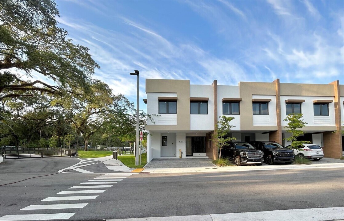 4110 N Oak Pl in Dania Beach, FL - Foto de edificio