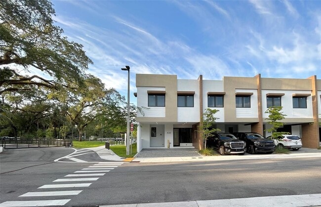 property at 4110 N Oak Pl