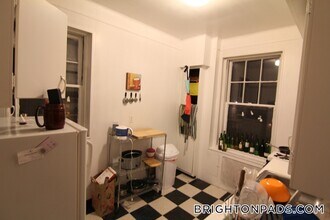 2003 Commonwealth Ave, Unit 10 in Boston, MA - Foto de edificio - Building Photo