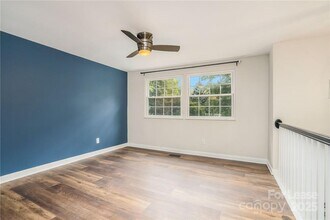 906 Bedrock Rd in Charlotte, NC - Foto de edificio - Building Photo