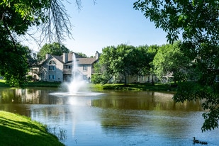 Oak Lake at Crooked Creek in Indianapolis, IN - Building Photo