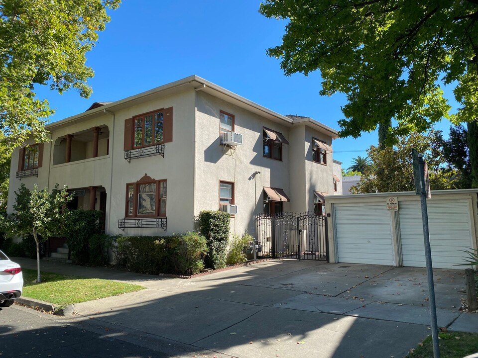 2728 O St in Sacramento, CA - Foto de edificio